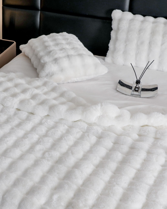 Lenjerie De Pat Pufoasa Blana Artificiala Rabbit - Iepure Luxury Edition - Alb [5]