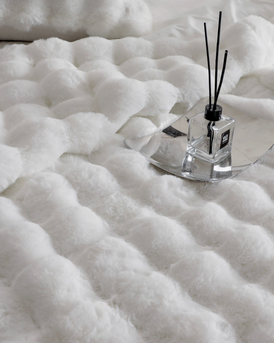 Lenjerie De Pat Pufoasa Blana Artificiala Rabbit - Iepure Luxury Edition - Alb [3]