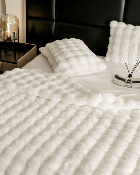 Lenjerie De Pat Pufoasa Blana Artificiala Rabbit - Iepure Luxury Edition - Crem [3]