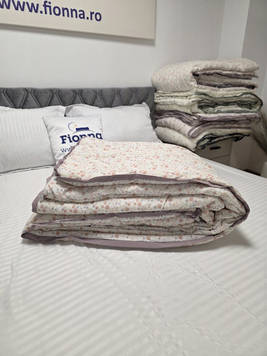 Pilota cu Banda Decorativa 200x230cm - Mov Prafuit cu Flori [2]