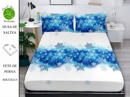 PRODUSE PENTRU CRACIUN - Husa cu Elastic si Fete de Perna Din Finet - Bleu Cu Flori De Gheata
