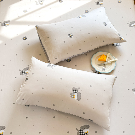 Husa Din Bumbac 100% Ranforce Cu Elastic Si Fete De Perna 160x200cm - Gri Cu Catei [1]