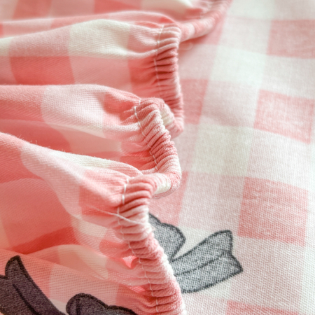 Husa Din Bumbac 100% Ranforce Cu Elastic Si Fete De Perna 160x200cm - Patratele Roz Cu Fundite [8]