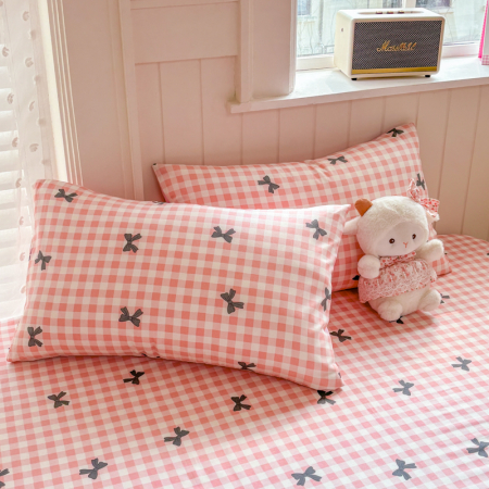 Husa Din Bumbac 100% Ranforce Cu Elastic Si Fete De Perna 160x200cm - Patratele Roz Cu Fundite [3]