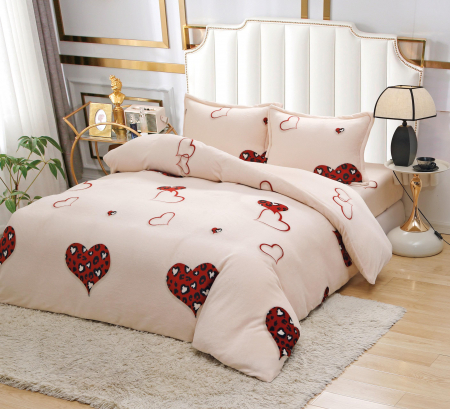LENJERII DE PAT - Lenjerie Cocolino 4 Piese Cu Elastic - Crem Cu Inimioare Rosii