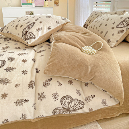 Lenjerie De Pat Cocolino 4 Piese Cu Cearceaf Pat Mare - Bej Cu Fluturasi [5]
