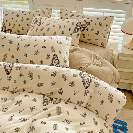 Lenjerie De Pat Cocolino 4 Piese Cu Cearceaf Pat Mare - Bej Cu Fluturasi [16]