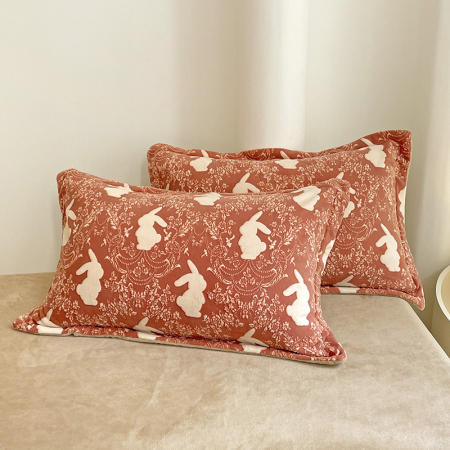 Lenjerie De Pat Cocolino 4 Piese Cu Cearceaf Pat Mare - Caramiziu Cu Iepurasi [1]