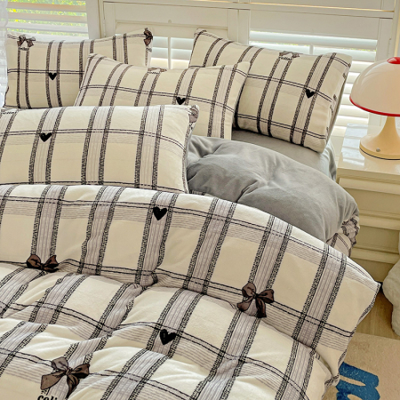 Cearceaf normal 4 piese - Lenjerie De Pat Cocolino 4 Piese Cu Cearceaf Pat Mare - Dungi Si Fundite