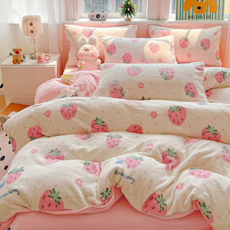 Lenjerie De Pat Cocolino 4 Piese Cu Elastic - Roz Cu Capsune Uriase [7]