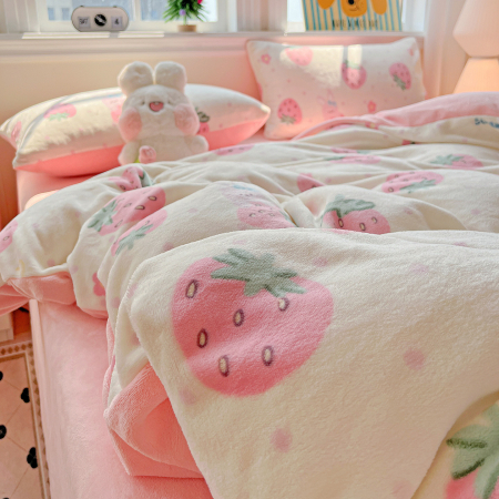 Lenjerie De Pat Cocolino 4 Piese Cu Elastic - Roz Cu Capsune Uriase [13]