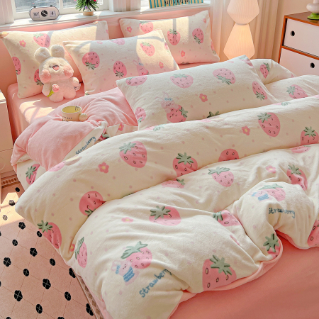 Lenjerie De Pat Cocolino 4 Piese Cu Elastic - Roz Cu Capsune Uriase [6]