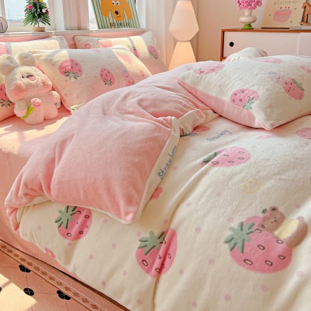 Lenjerii De Pat Cocolino - Lenjerie De Pat Cocolino 4 Piese Cu Elastic - Roz Cu Capsune Uriase