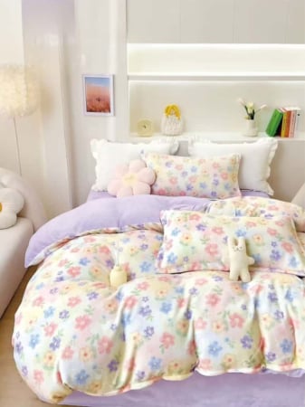 Lenjerii Cocolino - Pat Dublu - Lenjerie De Pat Cocolino 4 Piese Cu Elastic - Lila Cu Floricele Colorate