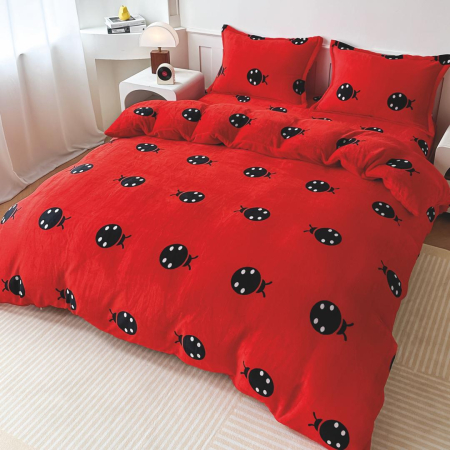 Cearceaf cu elastic 4 piese - Lenjerie de Pat Cocolino Groasă 4 Piese cu Elastic - Rosu Cu Gargarite