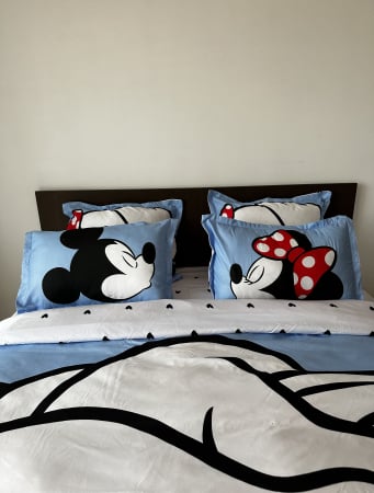 Lenjerie De Pat Finet Premium - Mickey Si Minnie Se Tin De Mana [1]