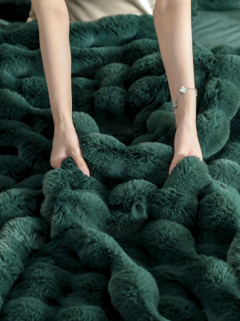 Lenjerie De Pat Pufoasa Blana Artificiala Rabbit - Iepure Luxury Edition - Verde Smarald [1]