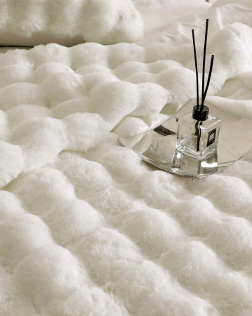 Lenjerie De Pat Pufoasa Blana Artificiala Rabbit - Iepure Luxury Edition - Crem [3]