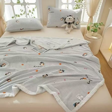 Paturi Cocolino Pentru Copii - Patura Cocolino Grosime Medie 200x230cm Pentru Copii - Gri Deschis Cu Pinguini