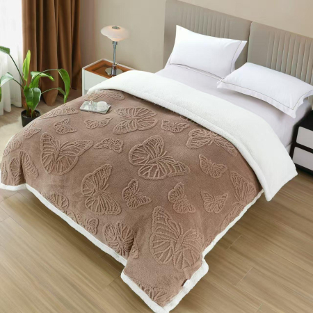 LICHIDARE DE STOC - Patura Cocolino UNI Cu Imprimeu Fluturi Gofrati Cu Blanita Si Fermoar 200x230cm - Bej Cacao Cu Lapte