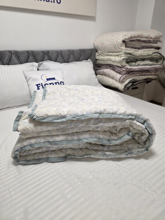 Pilota cu Banda Decorativa 200x230cm - Bleu Pastel cu Flori [1]