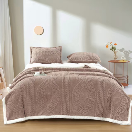 PĂTURI - Set Patura Cocolino cu Blanita si Fete de Perna Model in Relief - Bej Cacao cu Lapte