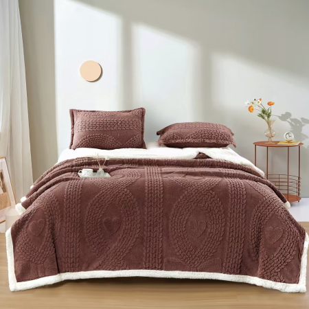 PĂTURI - Set Patura Cocolino cu Blanita si Fete de Perna Model in Relief - Maro