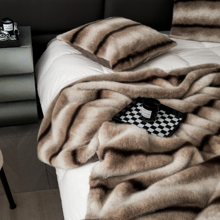 Set Patura Cu Fermoar Si Fete De Perna Blana Artficiala Nurca - Bej Dungi Subtiri [1]