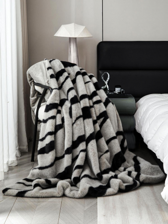 Set Patura Cu Fermoar Si Fete De Perna Blana Artficiala Nurca - Gri Dungi Negre [5]