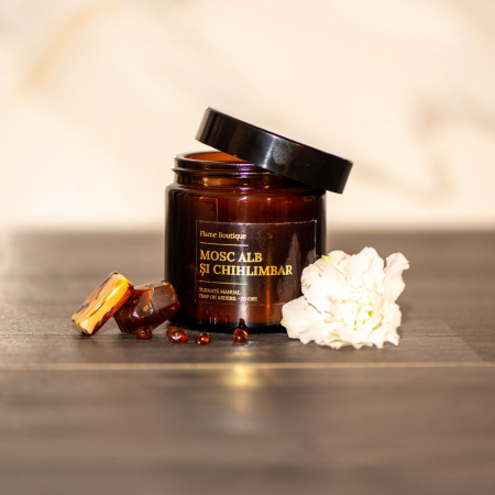 lumanare parfumata mosc alb si chihlimbar [1]