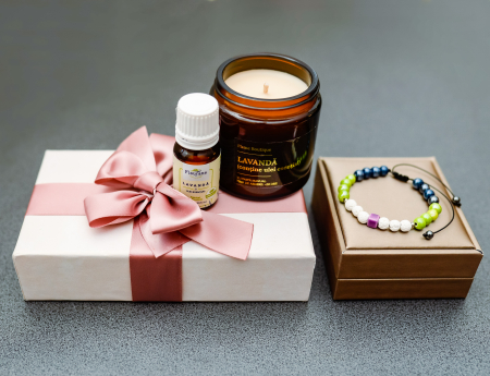 Pachete Cadou - Pachet Relaxare, Lumânare Parfumată Cu Lavandă + Brățară Din Rocă Vulcanică + Ulei Esențial Lavandă Fleurene + Ambalaj Premium