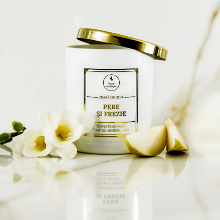 lumanare parfumata pere si frezie [1]