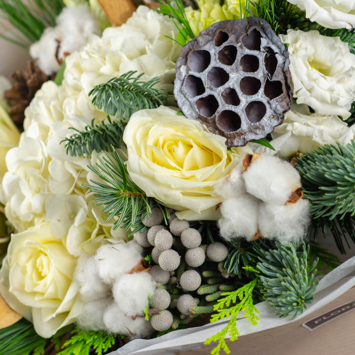 Buchet cu hortensie si trandafiri albi [2]