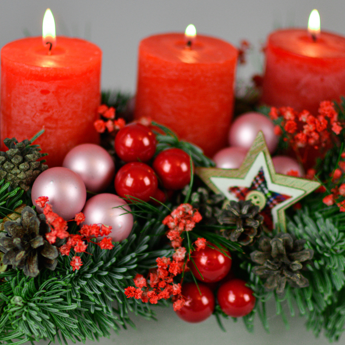 Aranjament rosu pentru masa de Craciun [2]