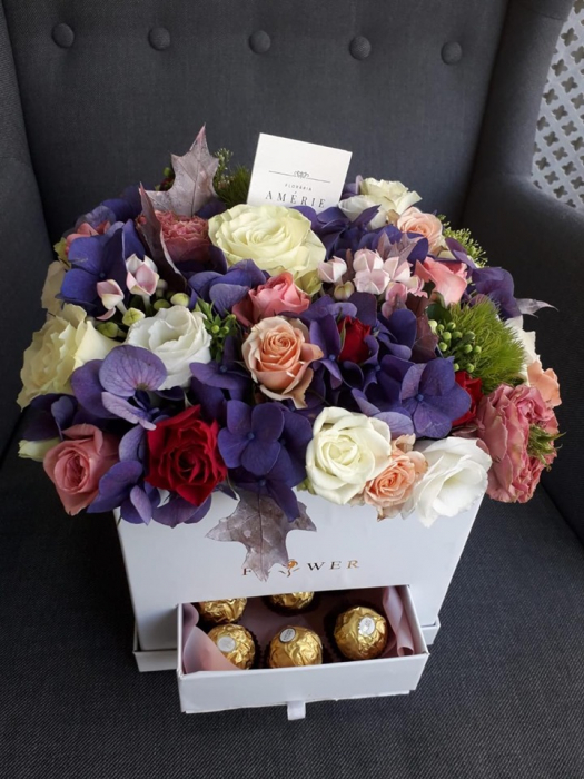 Aranjament floral colorat, in cutie patrata cu sertar [3]
