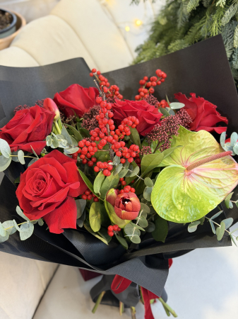 Buchet trandafiri si anthurium [1]