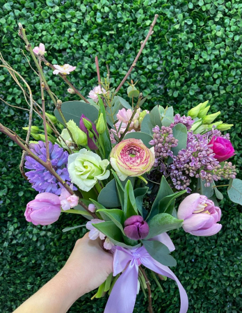 Buchet din flori de primavara cu crengi decorative [1]