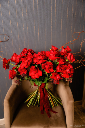 Valentines Day - Buchet 29 de trandafiri rosii petalati