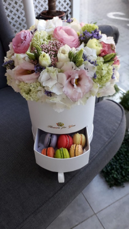 Aranjament floral pastel in cutie rotunda cu sertar [1]