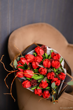 Buchet Lalele si Skimmia [2]