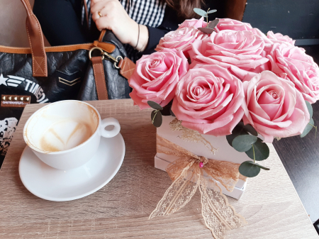 9 Pink Roses in box [2]