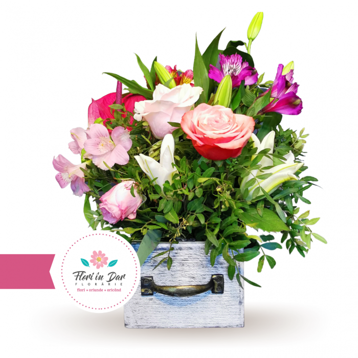Aranjament ladita lemn cu trandafiri miniroze eustoma anthurium [2]