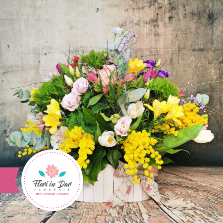 Aranjament de primăvară cu mimosa, lalele, miniroze, eustoma, frezie,  diantus, alstroemeria, eucalipt [2]
