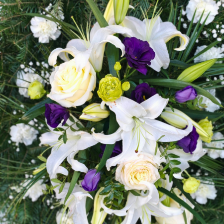 Corona funerarabrad natural cu crini trandafiri garoafe [1]