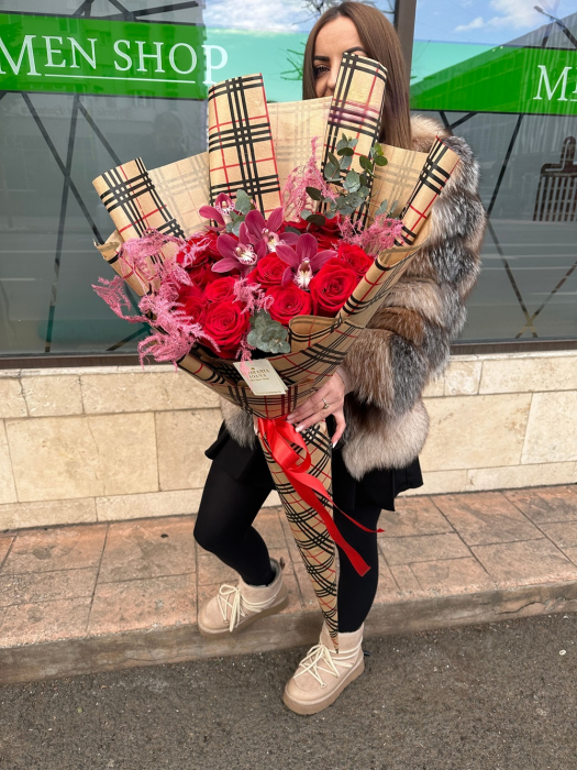 Buchet Burberry & Red Roses [2]