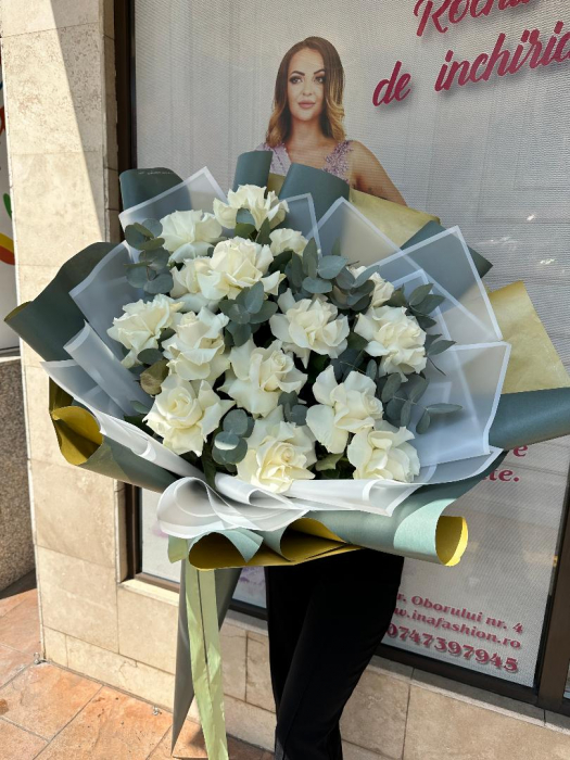 Buchet gigant 15 trandafiri albi [2]