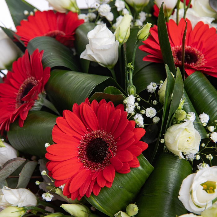 Buchet de flori cu gerbera si lisianthus [2]