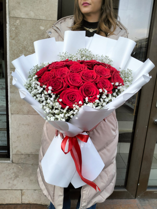 Buchet trandafiri rosii in forma de inima [2]