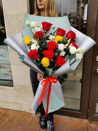 Flori de Sf Valentin - Buchet eustoma si trandafiri