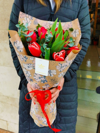 Flori pentru mama - Buchet 9 lalele